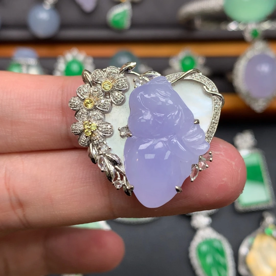 翡翠18K金镶嵌颈饰