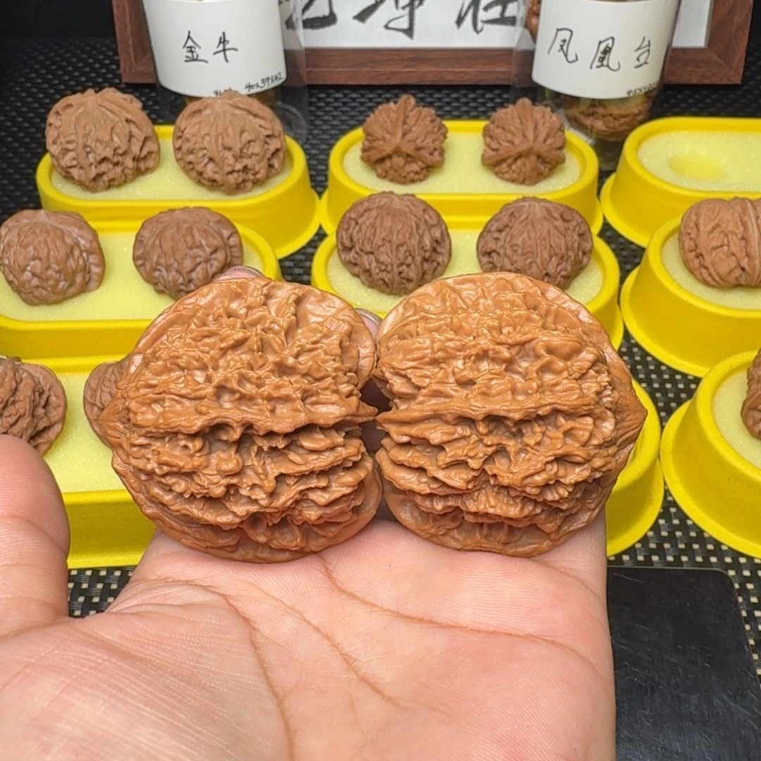 在***人把件文玩核桃47满天星全品打底