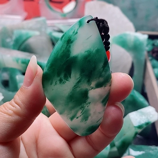 石英质玉未镶嵌颈饰