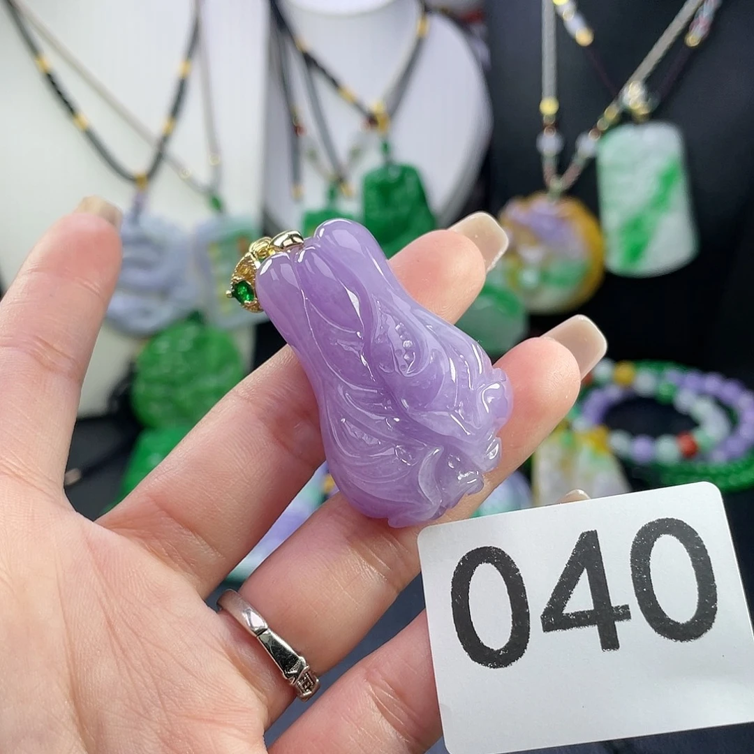 翡翠未镶嵌吊坠(赠链)