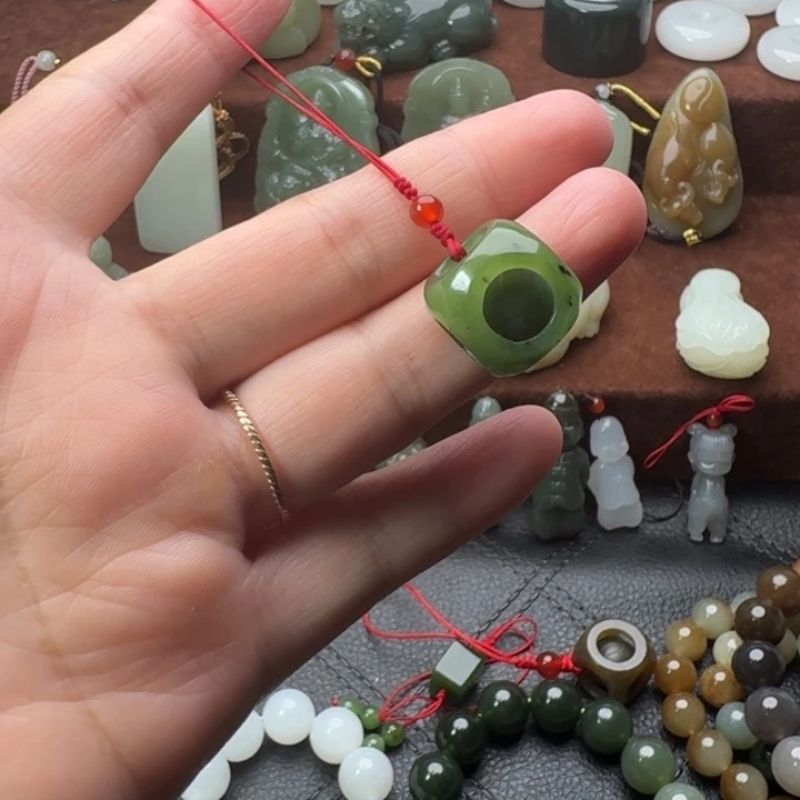 和田玉未镶嵌吊坠(不含链)禾**鸣