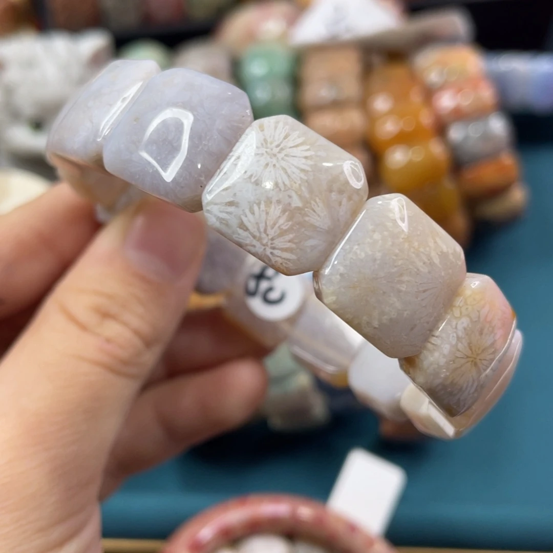 未镶嵌手镯硅化玉