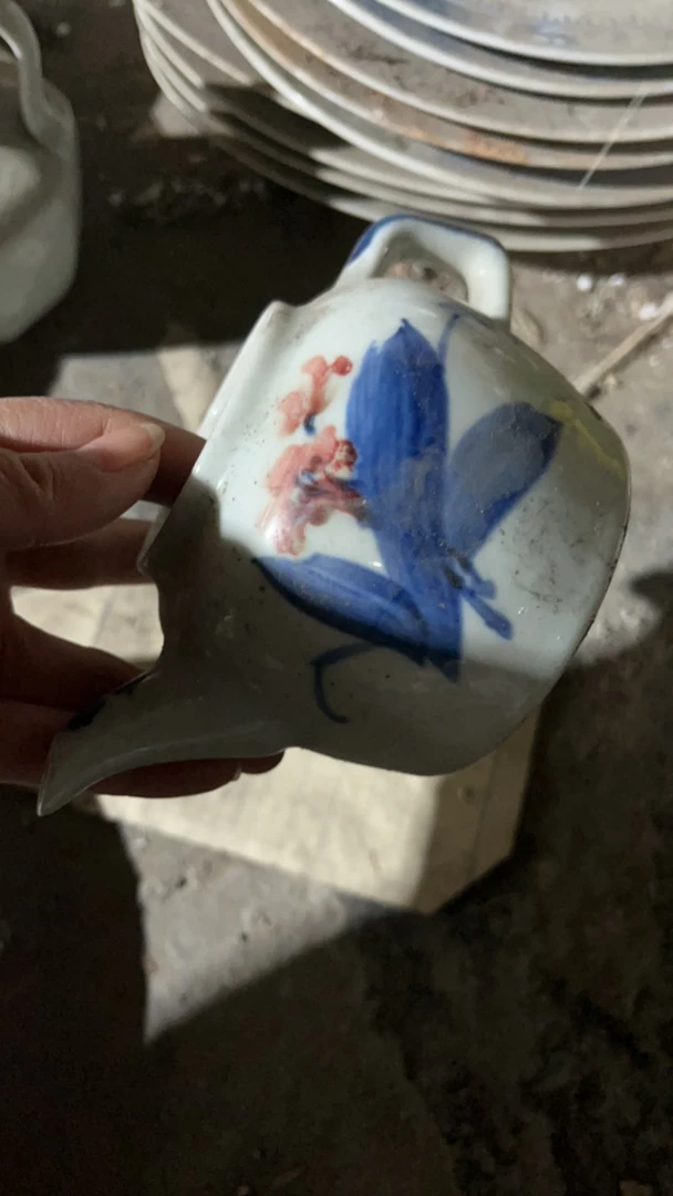 青花釉下彩人物主人杯  80毫升左右