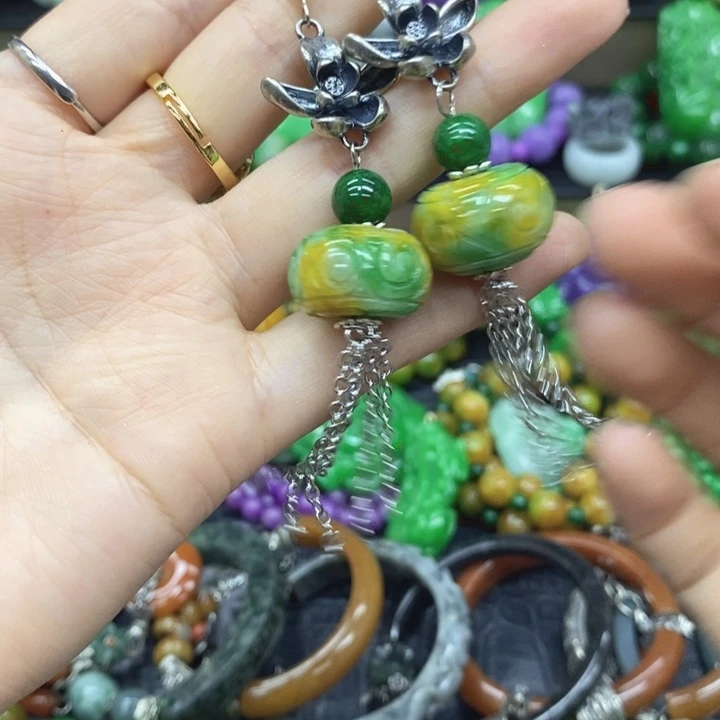 翡翠未镶嵌颈饰耳坠64