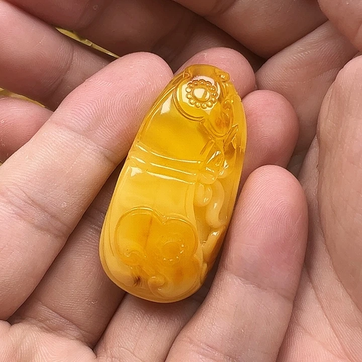 蜜蜡未镶嵌珠宝奇石蜜蜡吊坠17.4克