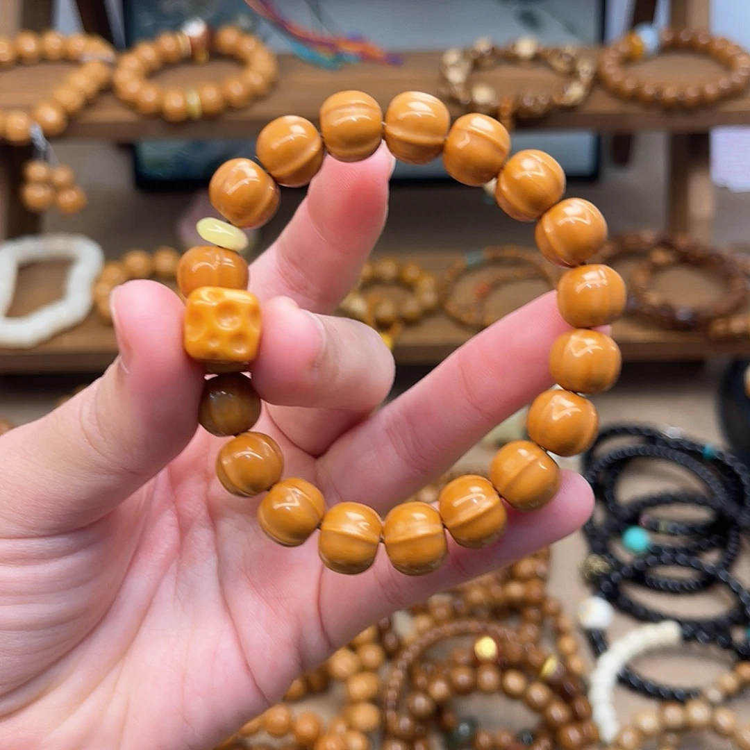 猴头核桃手串咔**哧搭配奶酪