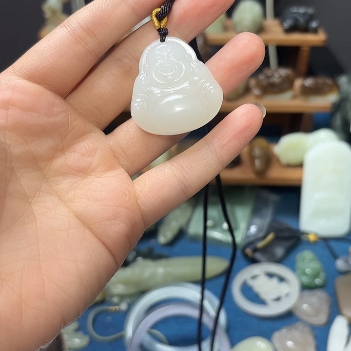 石英质玉未镶嵌颈饰