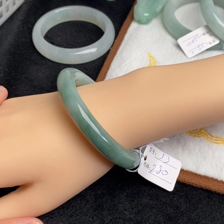 翡翠未镶嵌手镯（圆镯）146836895