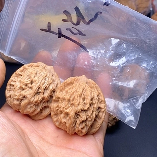 【闪购商品】文玩核桃吊坠虎头