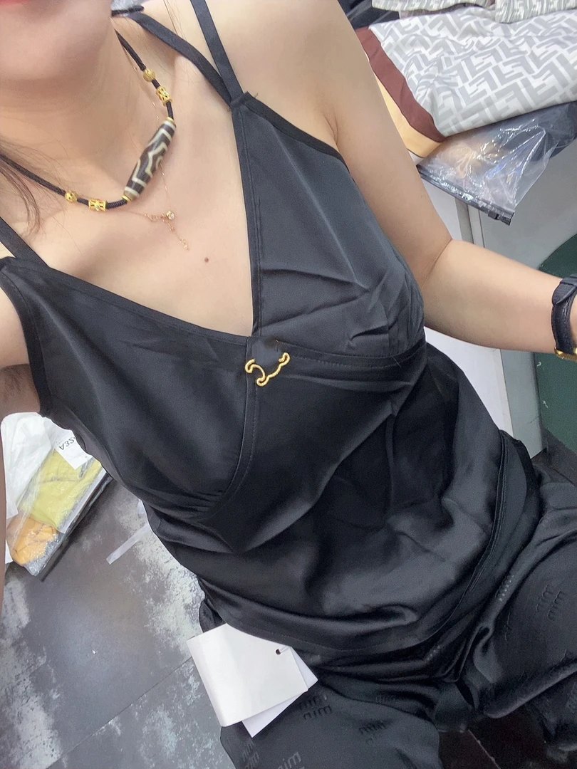弹力丝吊带背心贴身款