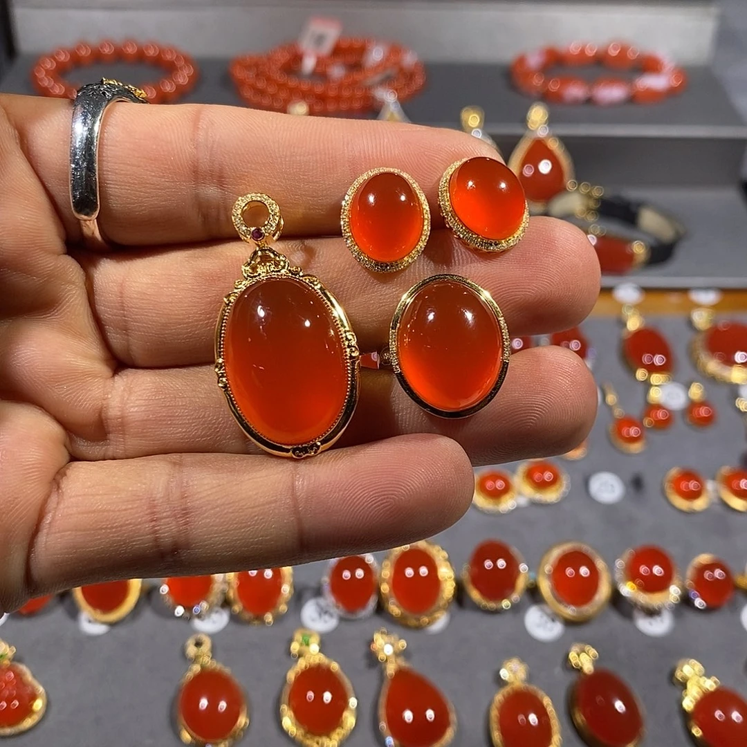 南红玛瑙颈饰18K金镶嵌