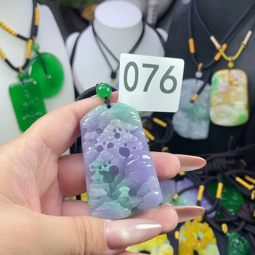 翡翠未镶嵌吊坠(赠链)