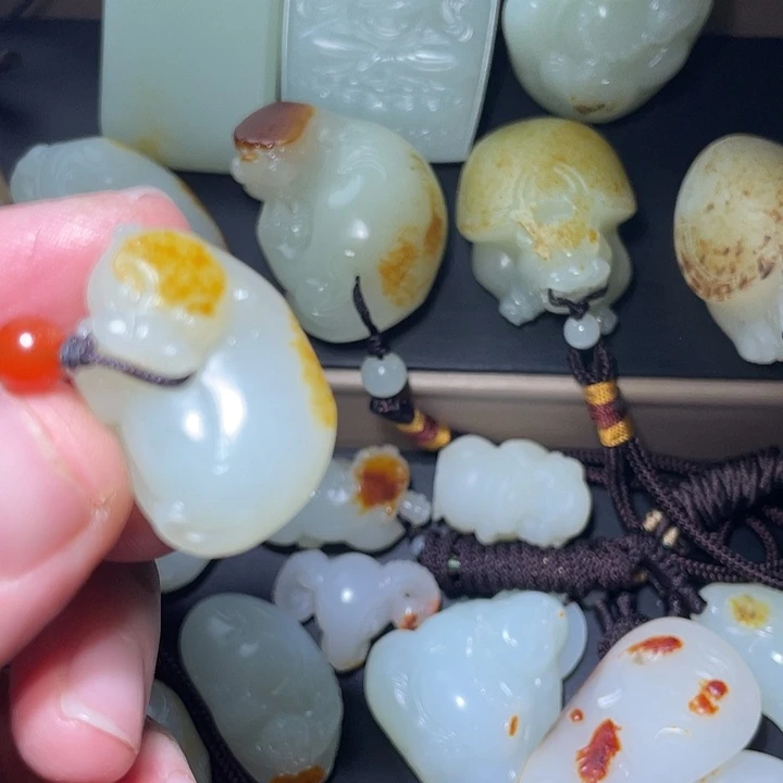 和田玉未镶嵌车挂