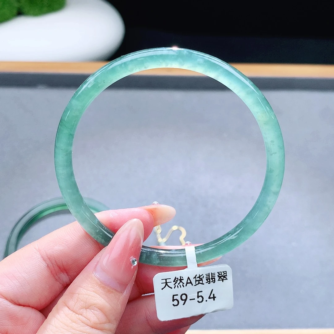 未镶嵌手镯（圆镯）翡翠