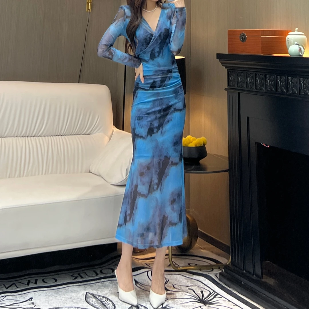 气质女人味轻奢V领长袖蓝色印花显瘦包身修身时尚百搭鱼尾连衣裙