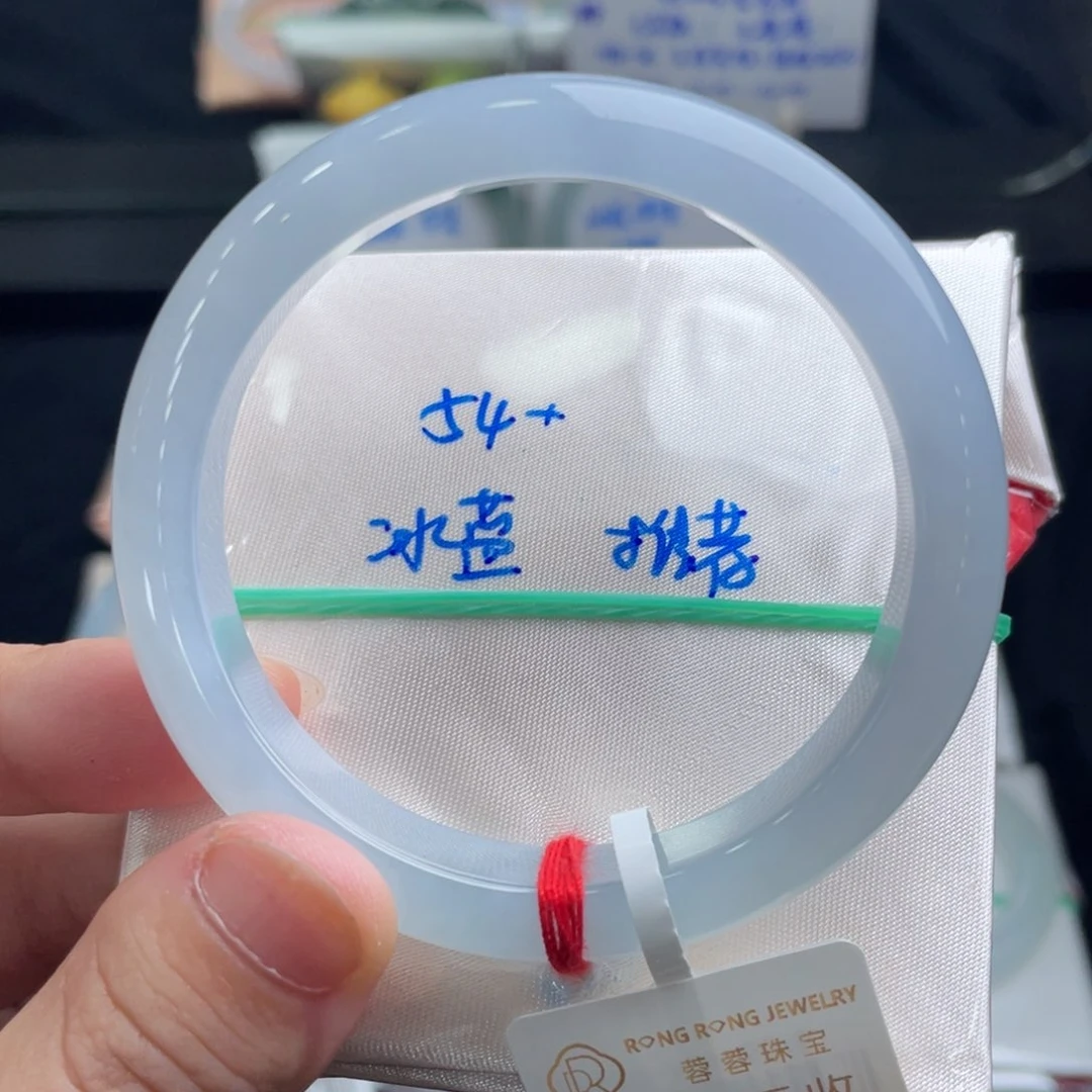 翡翠手镯未镶嵌翡翠手镯