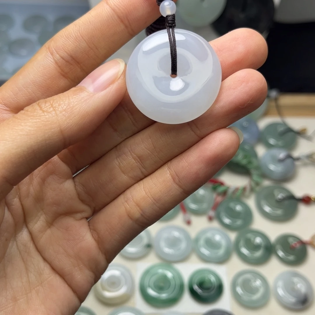 退***气翡翠未镶嵌颈饰天然翡翠Ａ货