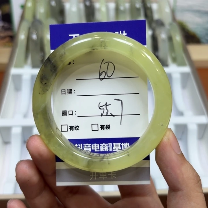 未镶嵌岫玉手镯天然