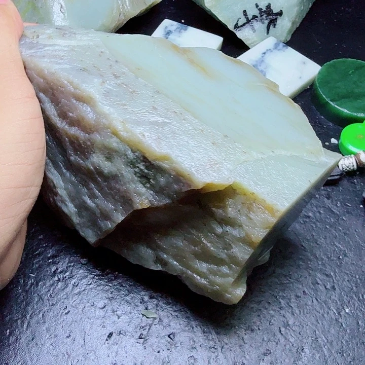 和田玉（糖玉）未镶嵌珠宝奇石?