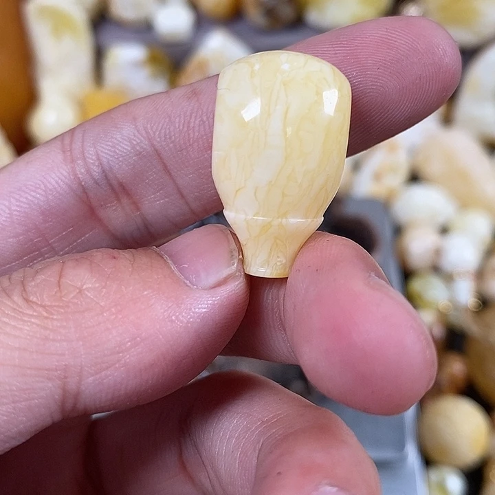 琥珀裸石未镶嵌我