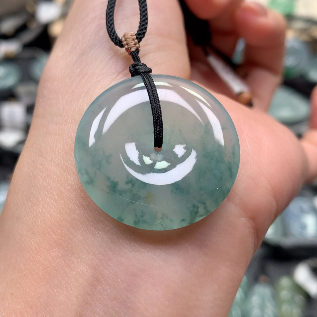 翡翠颈饰未镶嵌扣子