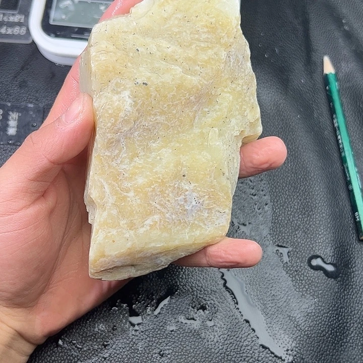 和田玉（糖玉）未镶嵌手镯