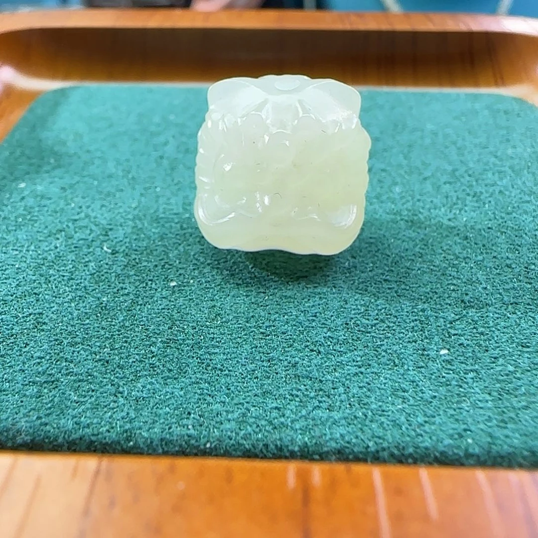 和田玉颈饰未镶嵌小****J