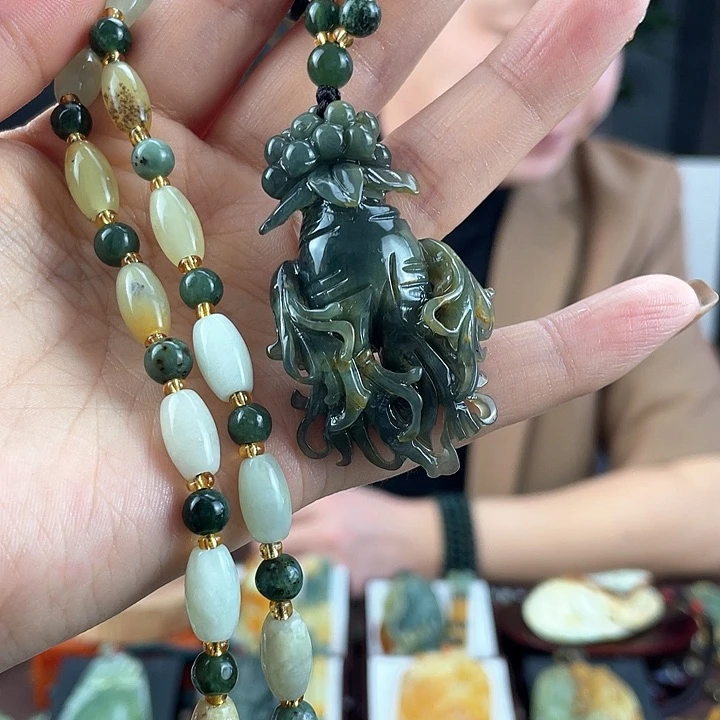 蛇纹石玉颈饰未镶嵌