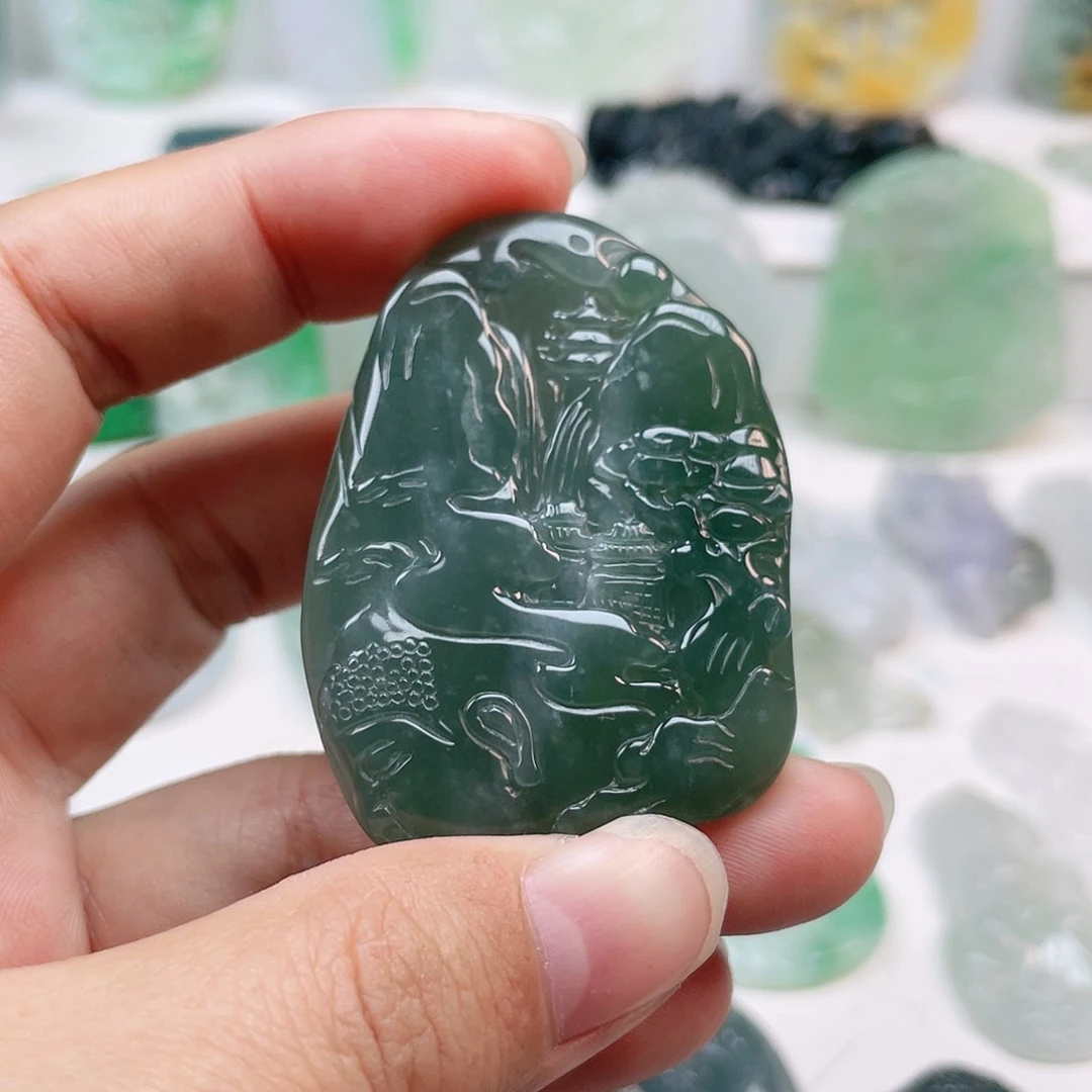 翡翠颈饰未镶嵌山水