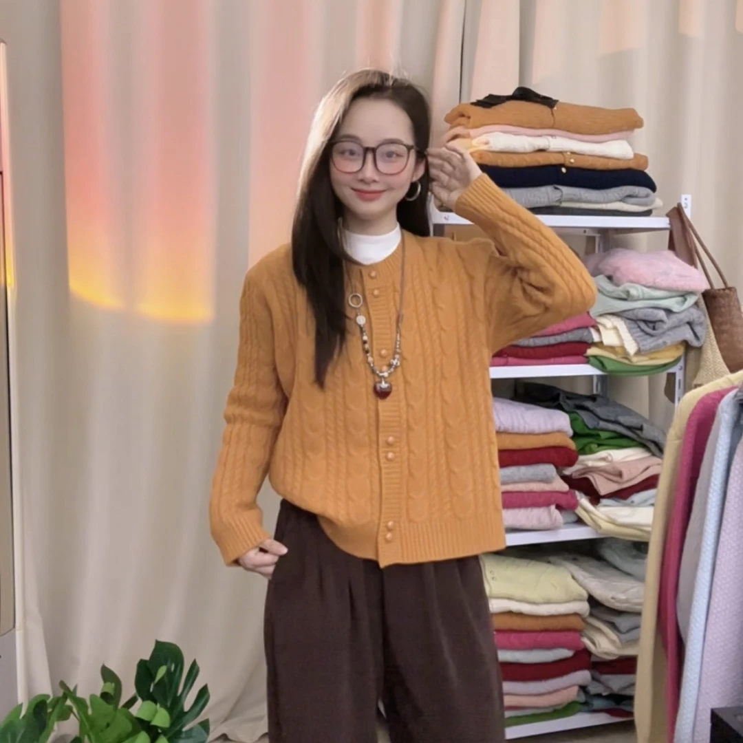 【小兔纱抗起球】秋冬节日厚款长袖红色柔软糯绞花针织毛衣开衫外套