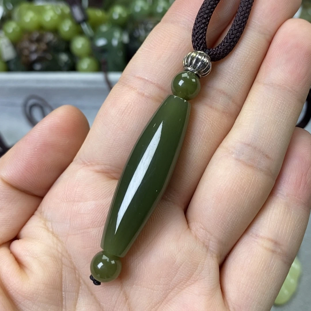 未镶嵌透闪石质玉挂件