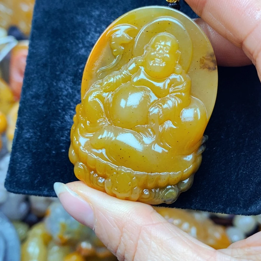 未镶嵌石英质玉（黄龙玉）颈饰