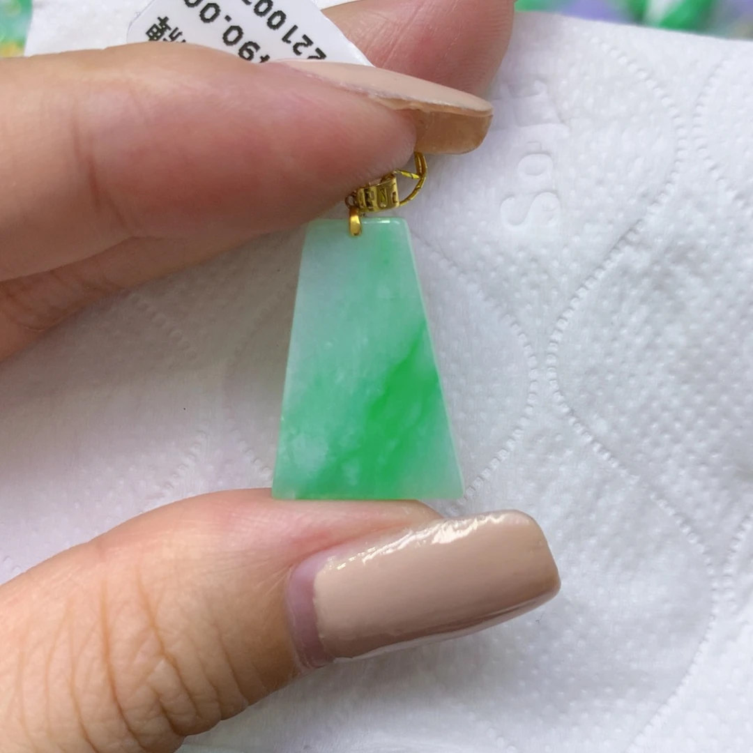 颈饰18K金镶嵌翡翠萍***?