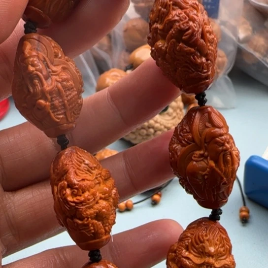 橄榄核手串雕刻工艺