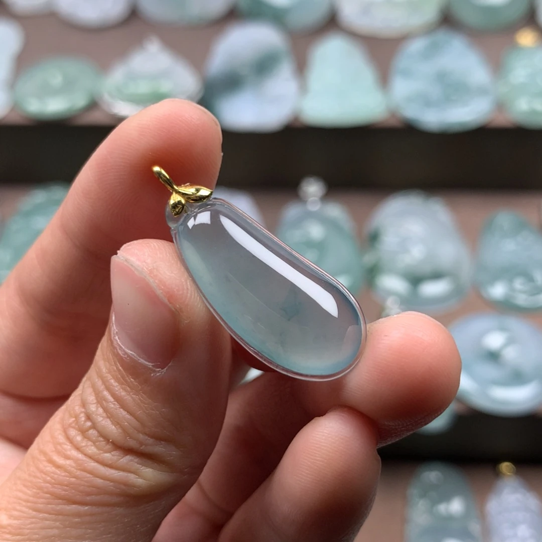 颈饰18K金镶嵌翡翠絡*河天然翡翠