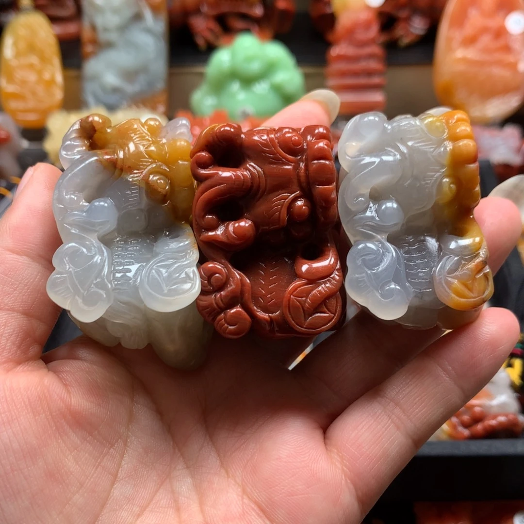 抖***态石英质玉（黄龙玉）未镶嵌貔貅