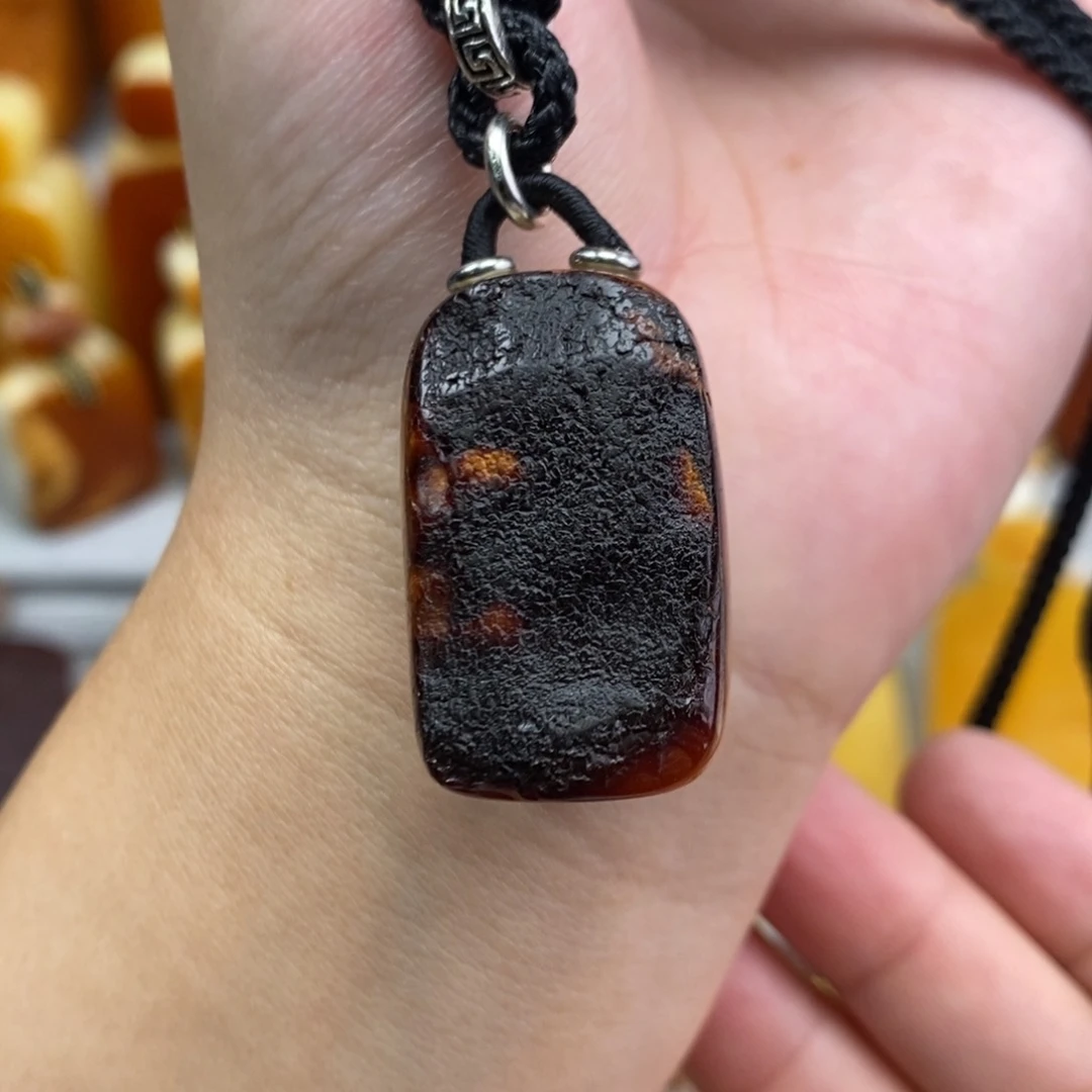 琥珀吊坠(赠链)未镶嵌