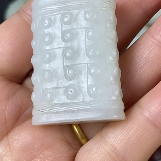 众***城和田玉（糖玉）未镶嵌挂件