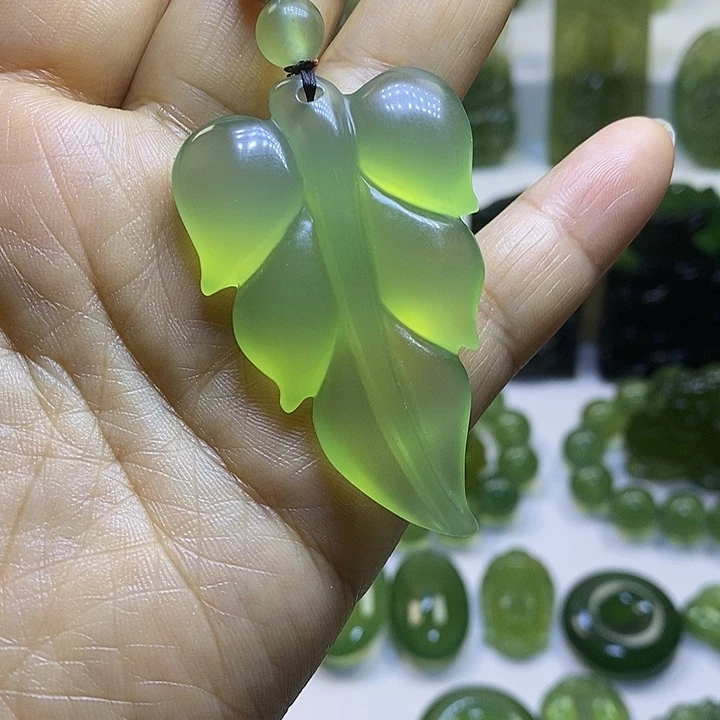 蛇纹石玉合金颈饰