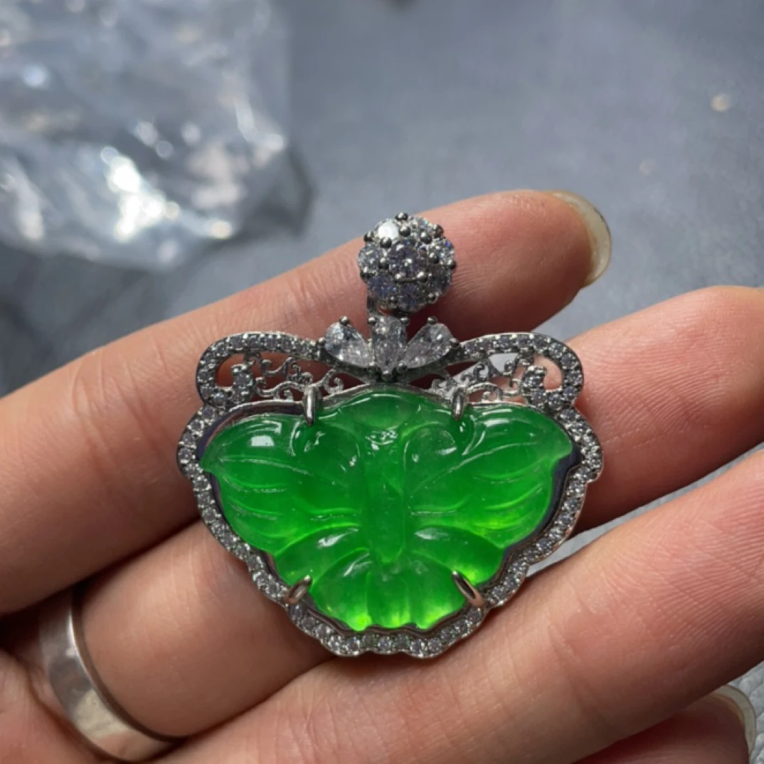 A 22  绿胡蝶吊坠