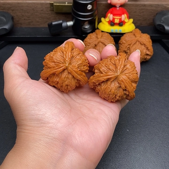 我***付文玩核桃把件白奔