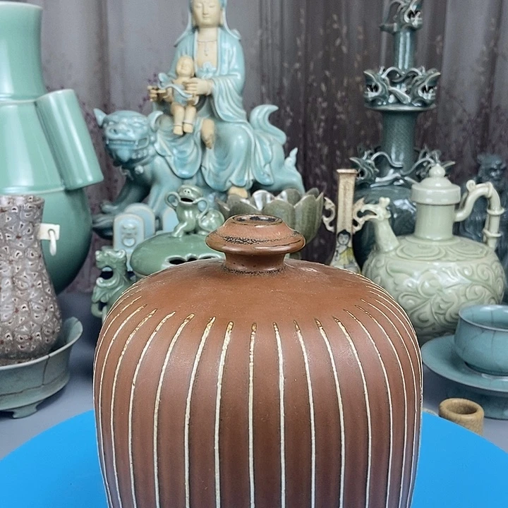 磁州窑圆轱辘罐。