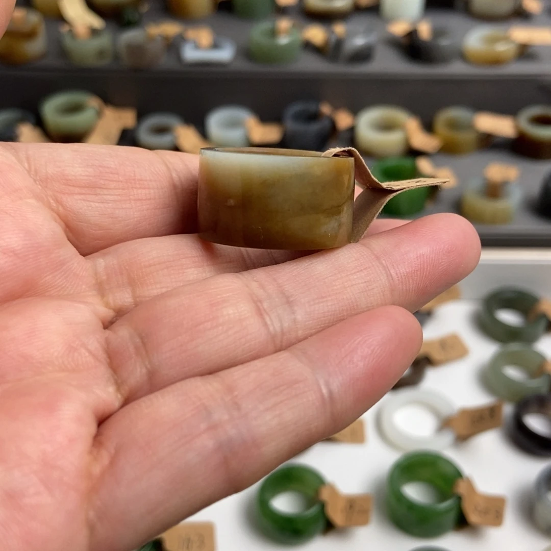 和田玉未镶嵌戒指