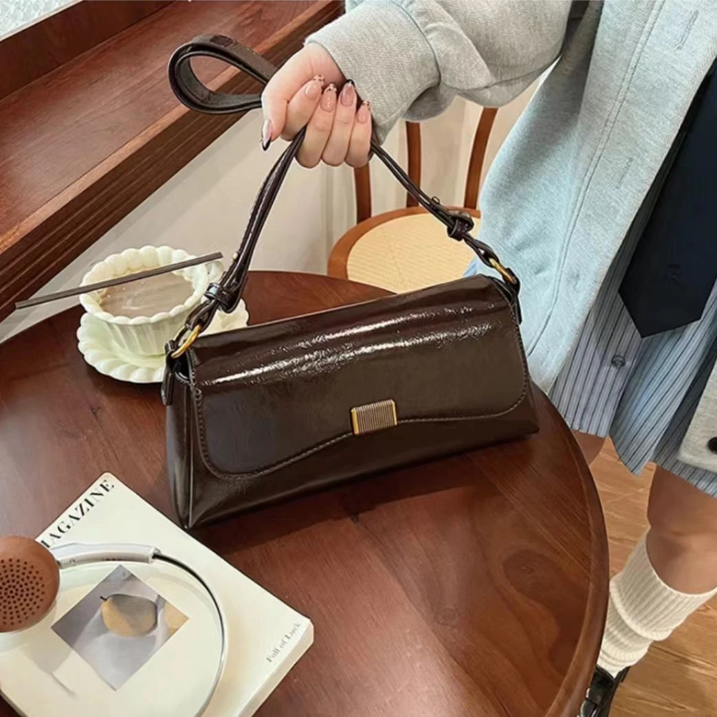 女士斜挎包包包春夏单肩腋下包女2025新款时尚百搭质感法棍包气质
