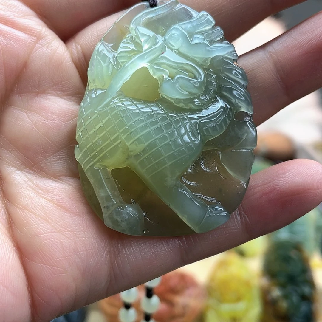 蛇纹石玉颈饰未镶嵌