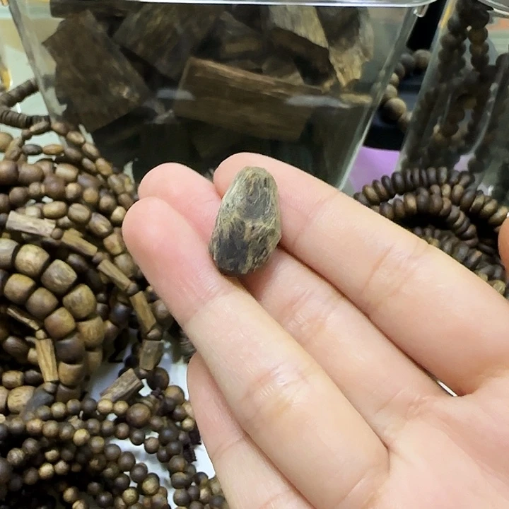 沉香碎屑沉香顽****?树丁沉水单