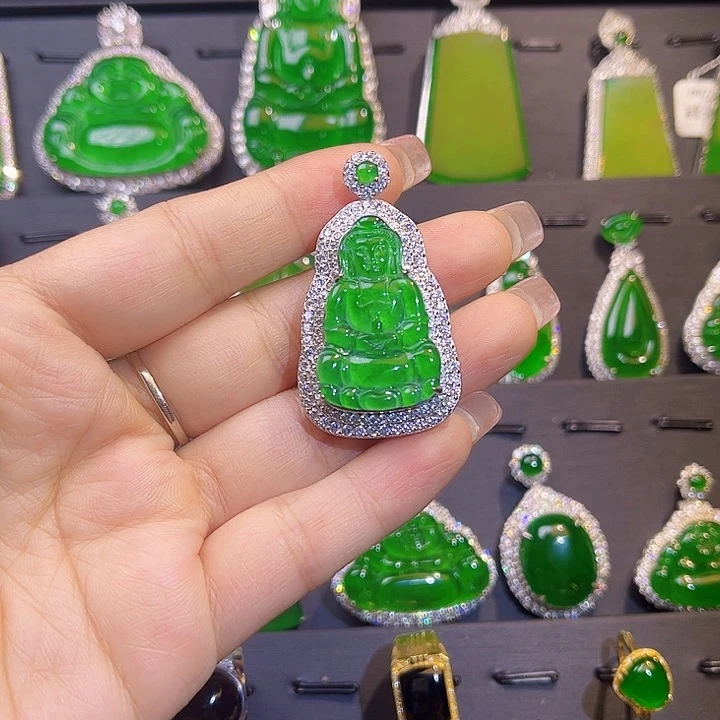 翡翠颈饰未镶嵌观音