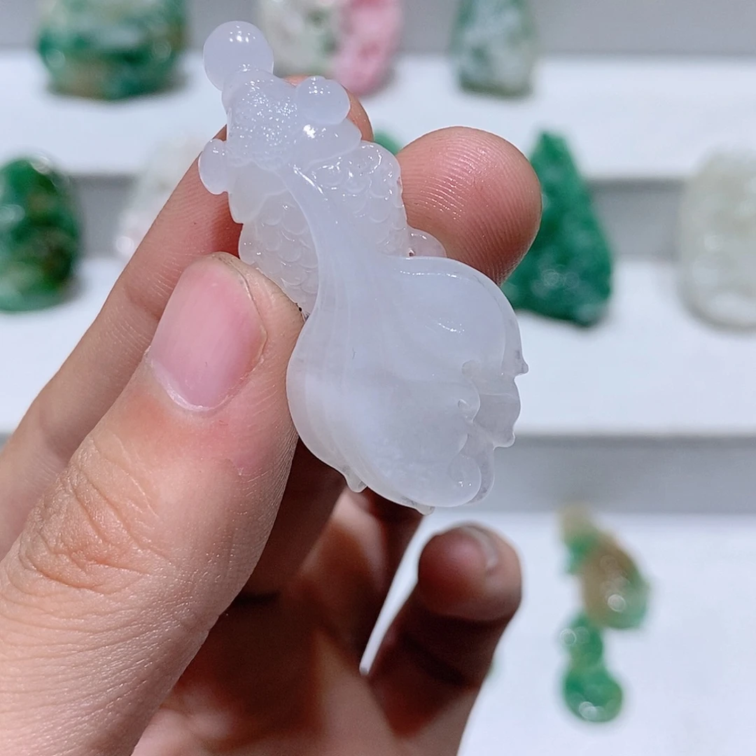 独山玉未镶嵌吊坠