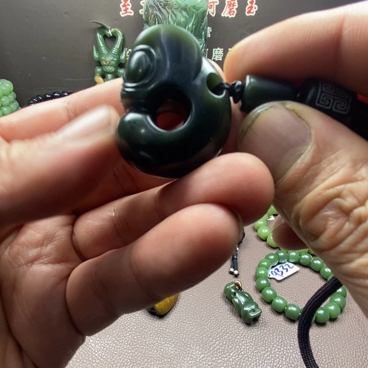 岫岩河磨玉（透闪石质玉）未镶嵌把件