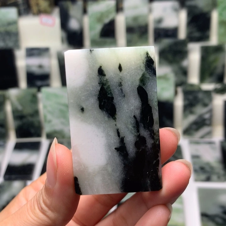 独山玉颈饰未镶嵌